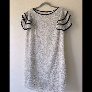 (3 for $19) Beautiful summer floral ruffle midi dress. Size M